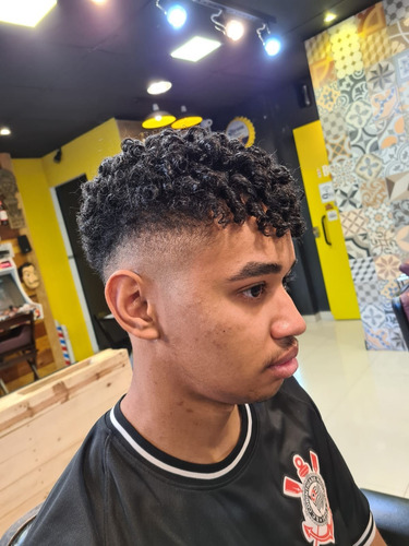 Imagem 1 de 8 de Corte De Cabelo Masculino