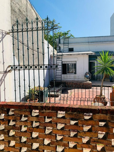 Imagen 3 de 28 de Muy Buena Casa, Construcción De Época, Con Potencial Para Reciclaje.