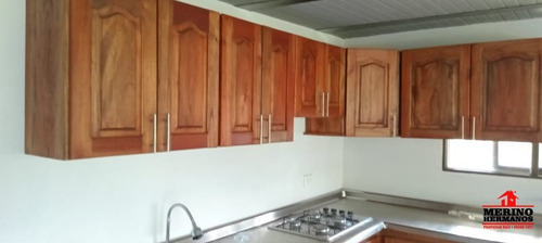 Casa En Arriendo En Santa Elena. Cod A5263