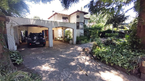 Casa 6 Amb. En Barrio El Cortijo, Malvinas Arg.