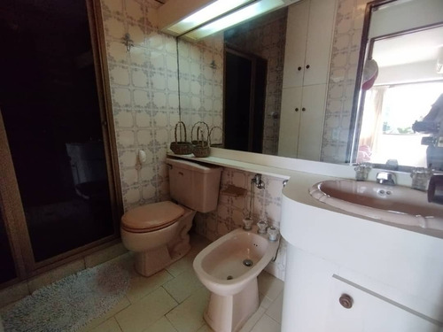 Imagen 6 de 10 de Apartamento En Alquiler Vacacional En Macuto, Residencias Camuri Chico, Av. La Playa Parroquia Macuto, Bajada Del Playon Edo. La Guaira.