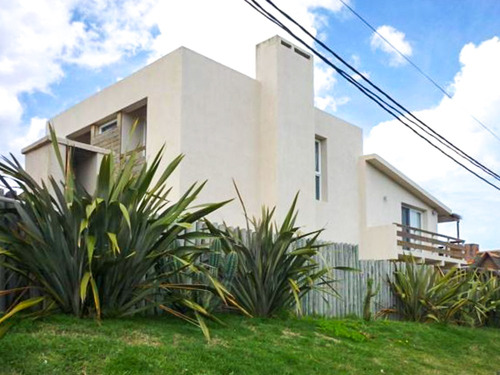 Casa En Venta De 3 Dormitorios En Manantiales