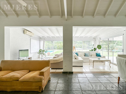Muy Linda Casa En Venta En Laureles