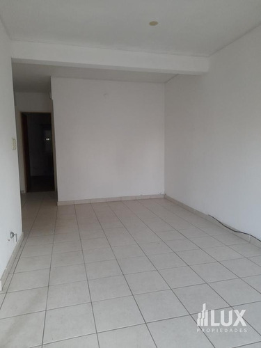 Imagen 8 de 27 de Alquiler - Venta Departamento Un Dormitorio De Escalera - Frente - Balcón - Abasto