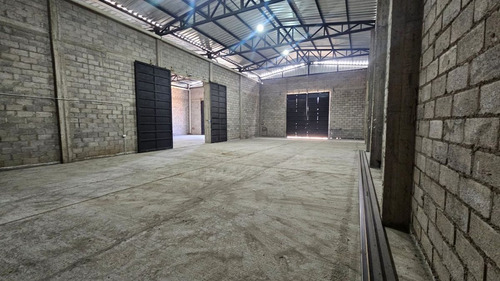 Alquiler Galpón 230 M² B° Alto Comedero