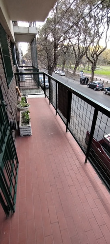 Departamento De 3 Ambientes Al Frente C/balcón Y Cochera