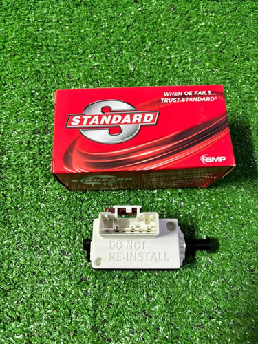 Interruptor De Freno Ram 2500/3500/4000 05/08