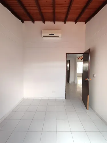 Casa En Arriendo En Prados Del Este. Cod A30234