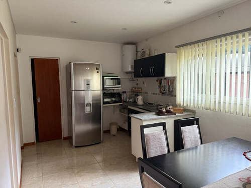 Venta Casa Con Parque Pileta, Parque Leloir, Ituzaingo.