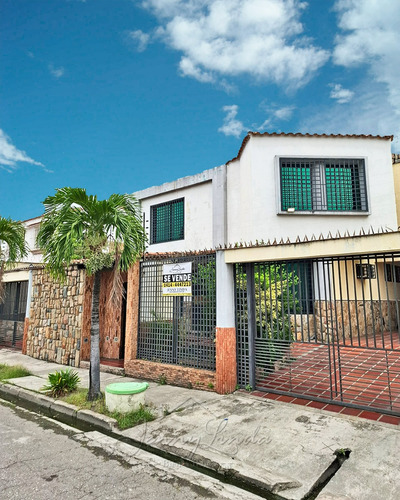 Venta Bella Casa 543 M² En Urb. Andrés Bello, Maracay
