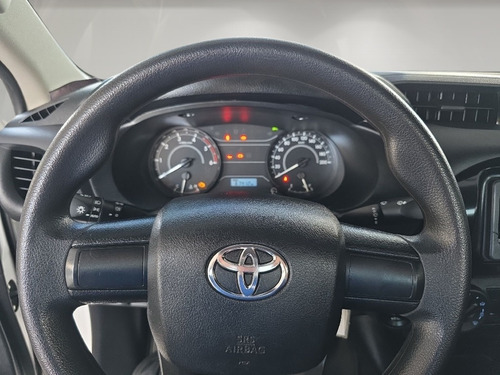 Toyota Hilux 2.8 D-4D TURBO DIESEL CS 4X4 MANUAL