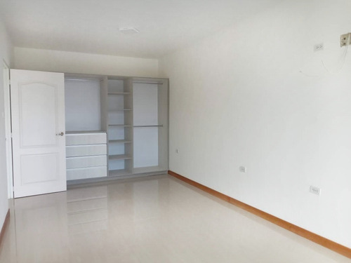 Imagen 6 de 23 de Casa Quinta San Antonio De Los Altos Century 21 Plaza Francia 04125033903 Sz