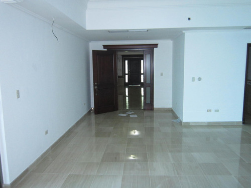 Lujoso Penthouse En Malecon Center Con Impresionante Vista Al Mar.
