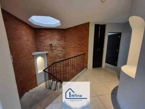 Hermosa Casa En Venta, Ubicada En Excelente Sector