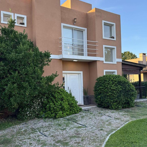 Casa 3 Habitaciones En B° La Concepción, Luján