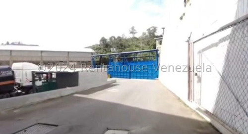 Local Comercial De 900 M2 Ubicado En La Zona Industrial De San Antonio