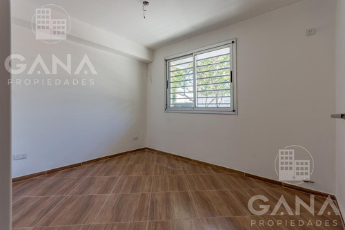 Venta Departamento En Echesortu Rosario. 2 Dormitorios Con Balcón Y Terraza