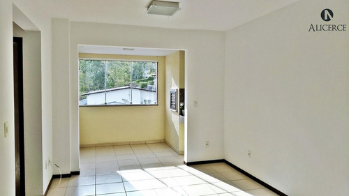 Apartamento Com 2 Dormitórios No Água Verde! - 2468