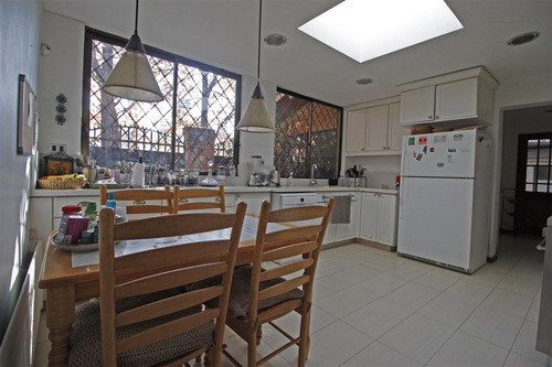 Acogedora Casa En Manquehue Oriente - La Dehesa