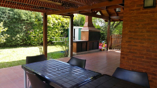 Imagen 15 de 15 de Casa En Barrio Cerrado. Amplio Jardin Quincho Y Pileta Cama Elastica Metegol Parilla Minimo Quincena