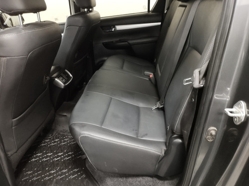 Imagen 8 de 10 de Toyota Hilux 2016 2.8 Cd Srx 177cv 4x4