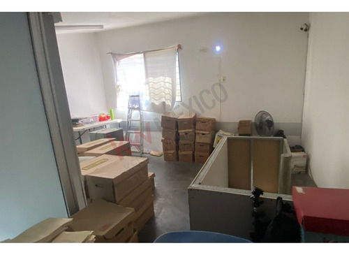 Local En Venta De 60.75 M² En Fovissste Playa Azul: Ideal Para Oficina Con Estacionamiento
