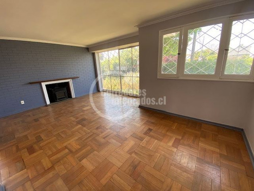 Casa En Venta De 4 Dorm. En Las Condes