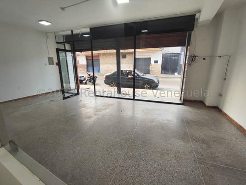 Raiza Suarez Vende Un Local Comercial En Ubicación Estratégica En Pleno Centro De Barquisimeto, Muy Cerca Del  Manteco, Ideal Para Desarrollar Tu Proyecto De Negocio, Zona De Alto Trafico 2  3   25206