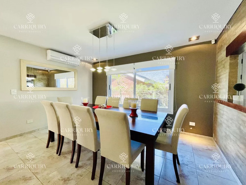 Excelente Casa De 4 Dormitorios, Piscina Climatizada Y Barbacoa En Pinares, Punta Del Este