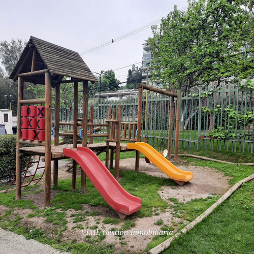 Único Con Mesón En Isla, Remodelado De 3 D+ 2 B + 1e Y 1b
