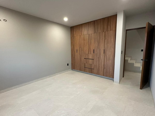 Se Vende Hermosa Residencia Con Diseño De Autor En Lomas De Juriquilla