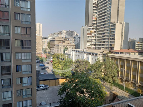 Departamento En Venta De 2 Dorm. En Santiago