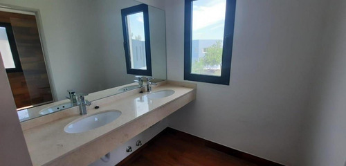 Imagen 17 de 26 de Hermosa Casa Al Agua El Canton