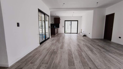 Arguello: Monseñor Ferreyra 6730 Amplia Casa De 3 Dor C Pileta