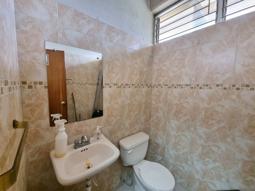 Imagen 3 de 11 de Maritza Lucena 04245105659 Vende Bella Oficina En Zona Industrial I Amoblada. Mls: 22-23758