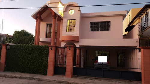 Imagen 1 de 8 de Casa De 4 Habitaciones En Mirador Del Este Santo Domingo Est