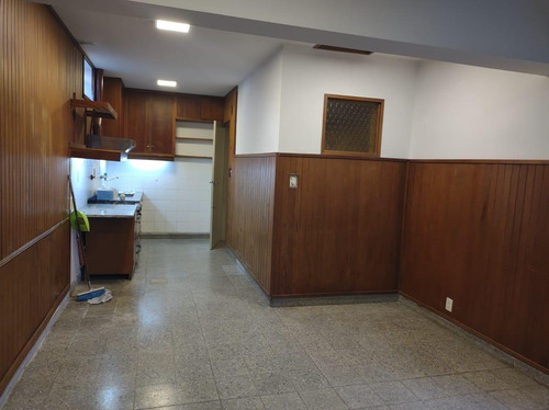 Chalet En Zona Residencial 4 Ambientes. 2 Dormitorios Y Escritorio. Jardín Cochera- La Lucila