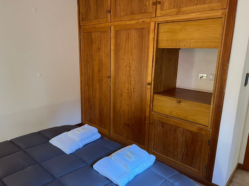 Hermoso Departamento De 3 Ambientes Sobre Calle Ramayón Al 800, En Pleno Centro De La Ciudad De San Martín De Los Andes, Neuquén, Patagonia Argentina / Ideal Para Renta Turística