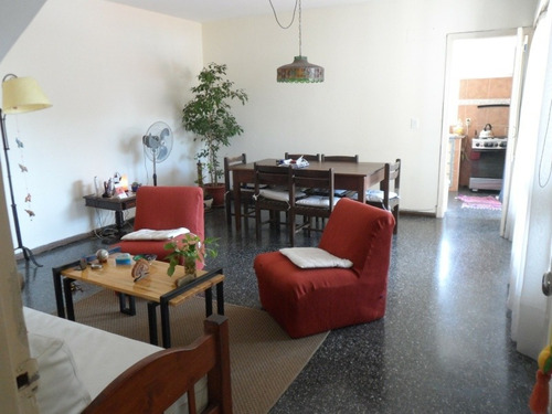 Hermosa: 4 Dor, 2 B, 2 Plantas, Terraza, Balcón. Si Banco