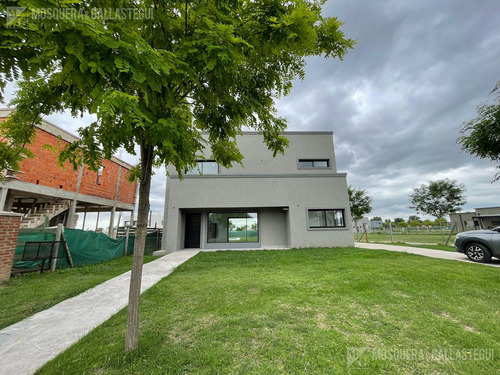 Casa En Venta En Barrio San Pablo Pilar Del Este