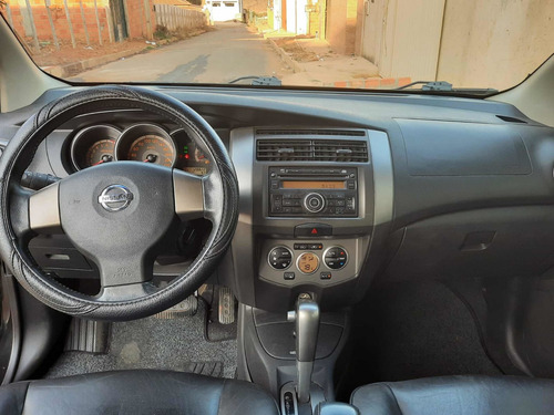 Imagem 10 de 11 de Nissan Livina 2011 1.8 Sl Flex Aut. 5p