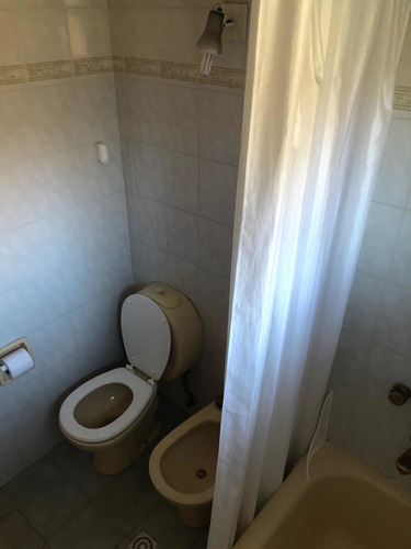 Imagen 10 de 14 de Casa Céntrica En Barrio Residencial