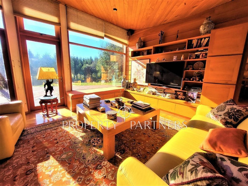 Imagen 4 de 30 de Hermosa Casa En Pucón Con Gran Vista Al Volcán