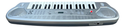 Teclado Musical Ringway K15 37 Teclas Chicas 10 Canciones Plateado