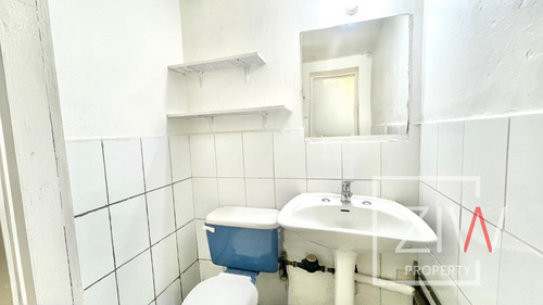 Local 46 M2, 1 Baño, Metro Los Leones - Ziw Property