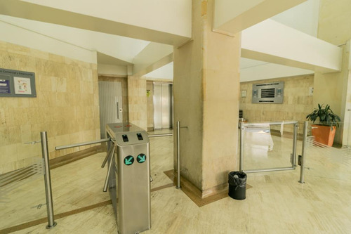 Oficina En Arriendo/venta En Centro Internacional. Cod A1002170