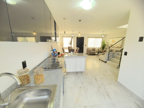 Casa Nueva En Zaru, Querétaro Moderno Con 4 Recámaras Y 3 Baños