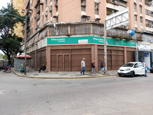 Se Vende Local Comercial A Pie De Calle El Mismo Hace Esquina En Libertador Centro Santa Teresa Bb