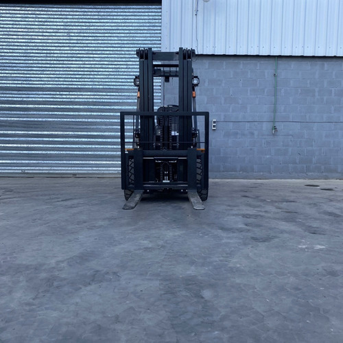 Imagen 5 de 14 de Autoelevador 3500kg 3.5 Toneladas Triple Torre 4.5m