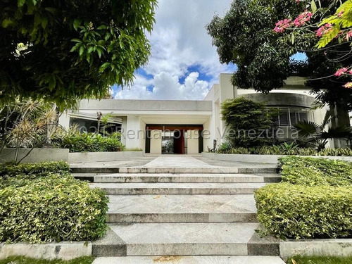Hermosa Casa De Arquitectura Y Acabados De Lujos ,en Venta Ubicada En Los Chorros 24-4385